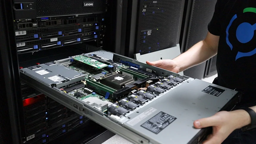 Servers Australia staff with a server from a rack